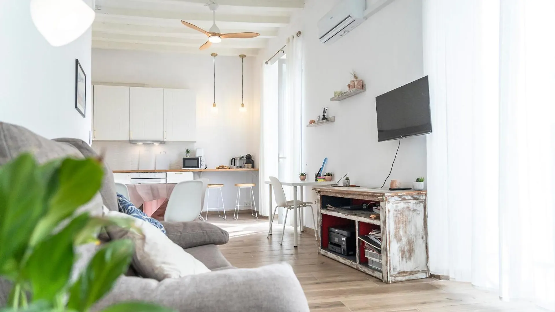 Family Friendly Appartment Sea View Next To Beach Tarragona Spain